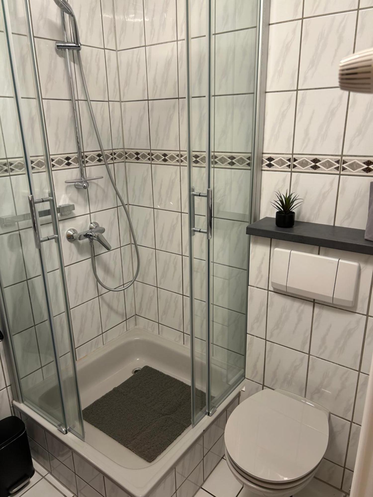 Apartment Modernes Ruhiges In Scheidt, Uni-naehe